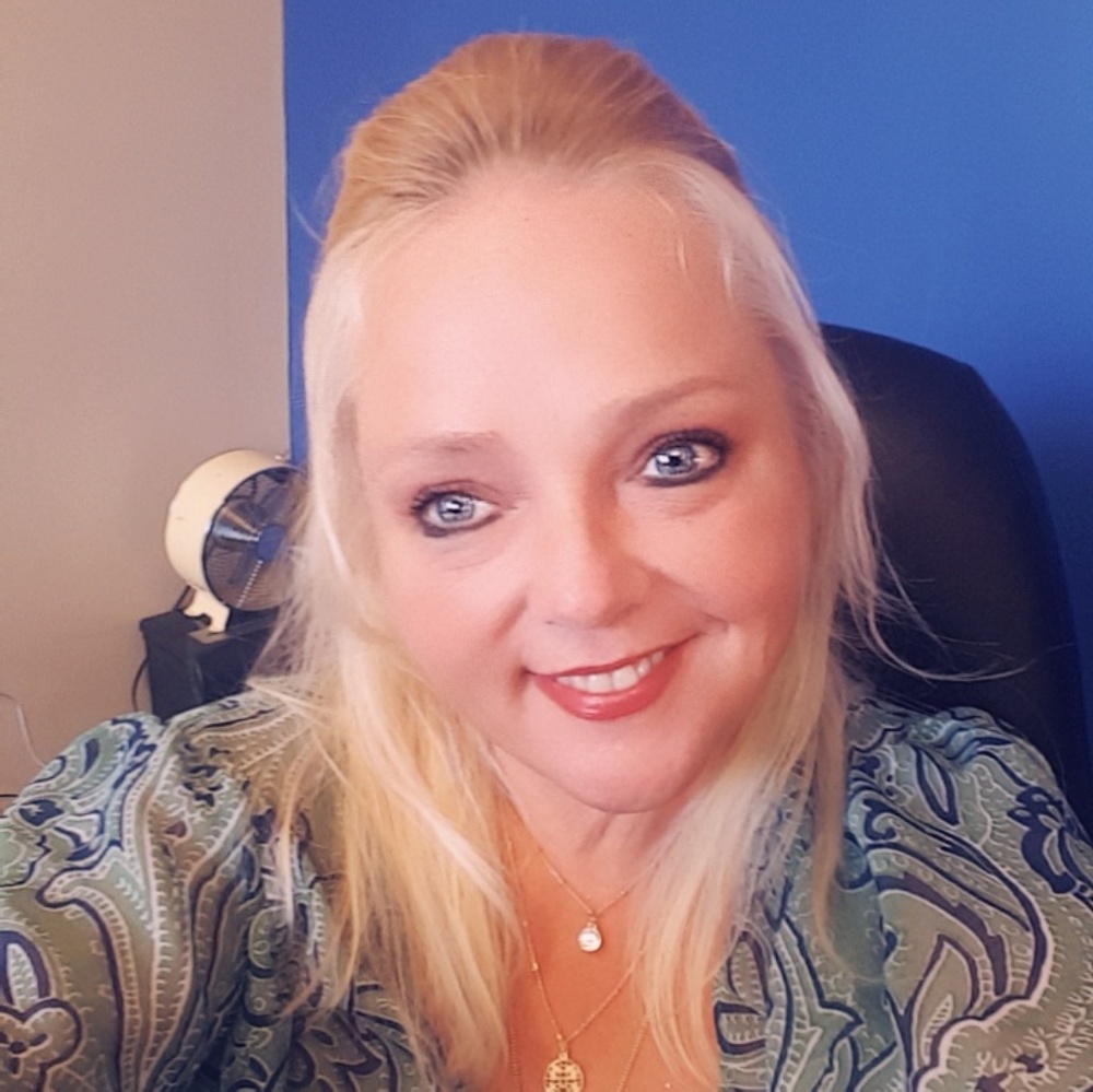 Meet your Posher, Yvette